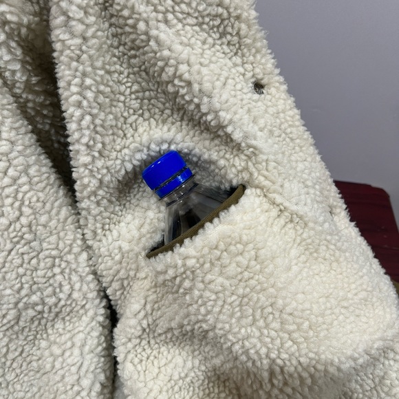 Levi’s Sherpa Lining, Denim Jacket, Medium - Picture 6 of 17